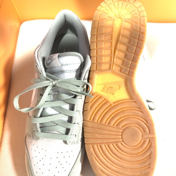 NIKE DUNK LOW RETRO SE - Men's Size US 12, Sage Green/JADE HORIZON (Worn Once) - Picture 4 of 6